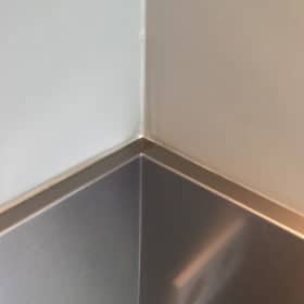 Achterwand rvs gezet