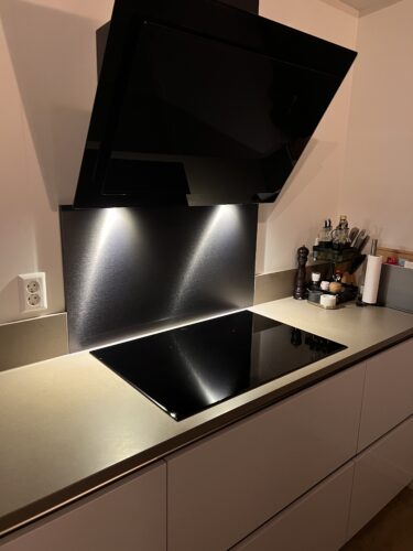 Achterwand zwart op maat - Anti-fingerprint- RVS photo review